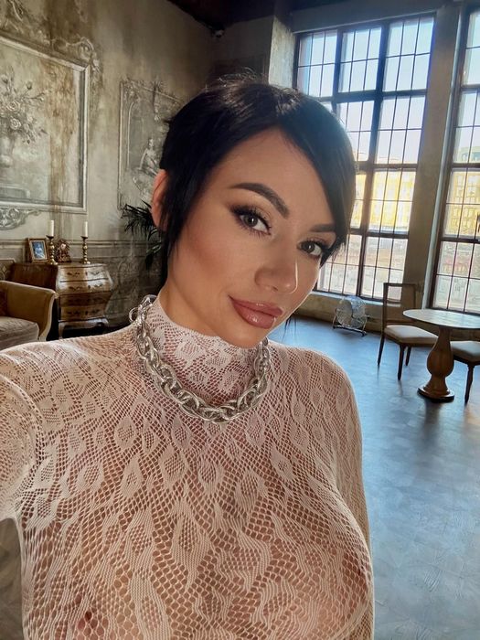 Девушки на час: когда молчание говорит громче, чем слова